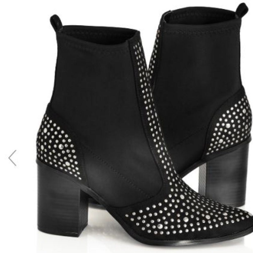 NIB WIDE FIT Rock Stud Boot